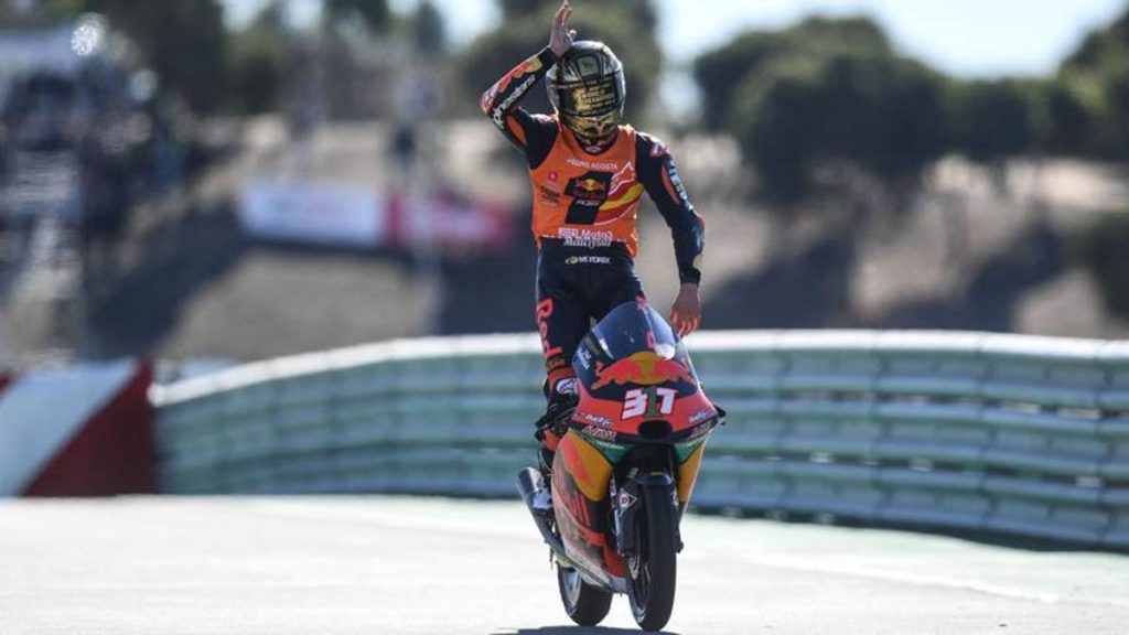 Moto3 GP Algarve, Pedro Acosta gana como campeón del mundo.  Fuji cayó
