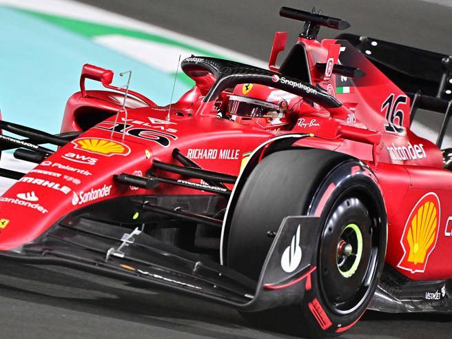 GP de Fórmula 1 Arabia Saudita, Ferrari Leclerc primero en la segunda práctica libre a pesar del accidente - Corriere.it