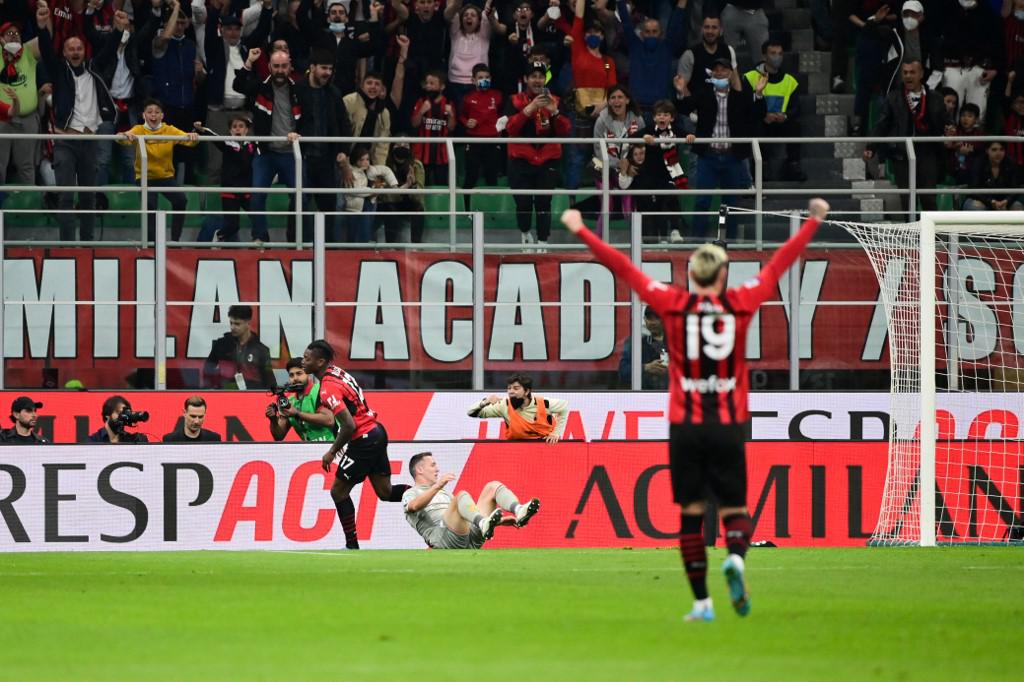 AC Milan - Génova 2-0, los rossoneri se quedan solos en la cima