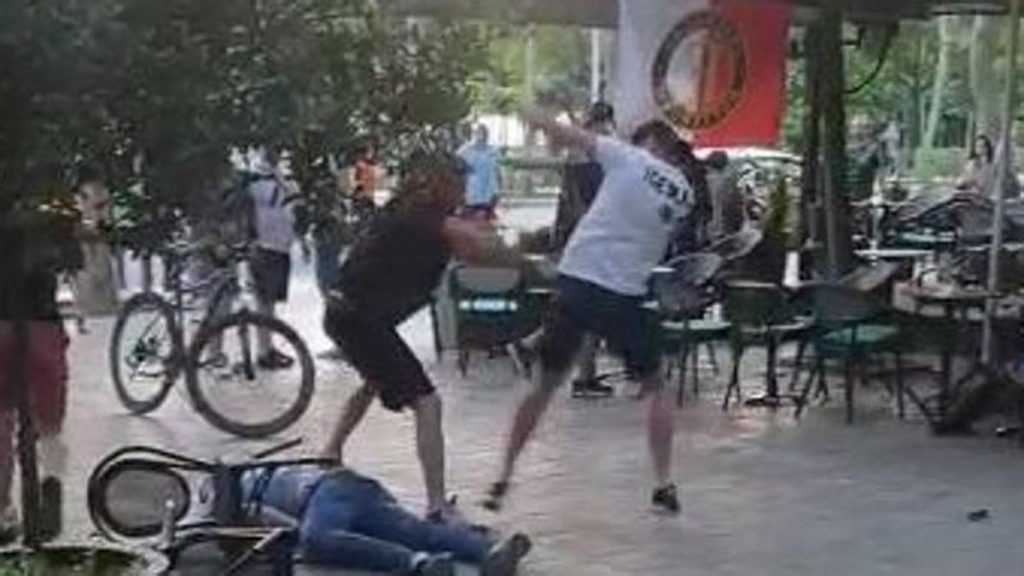 Roma - Feyenoord - La noche de los enfrentamientos en Tirana, 60 detenidos y 50 expulsados. 10 policías heridos